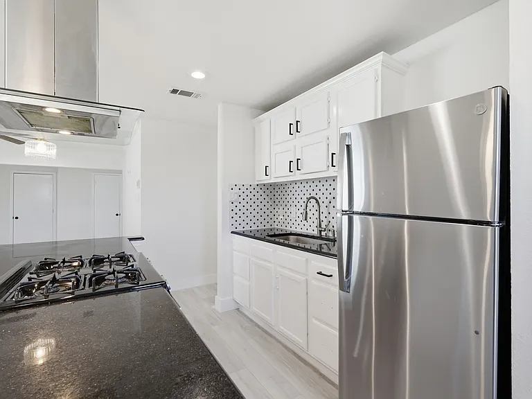 1002 Mardi Gras Ln — Photo 12