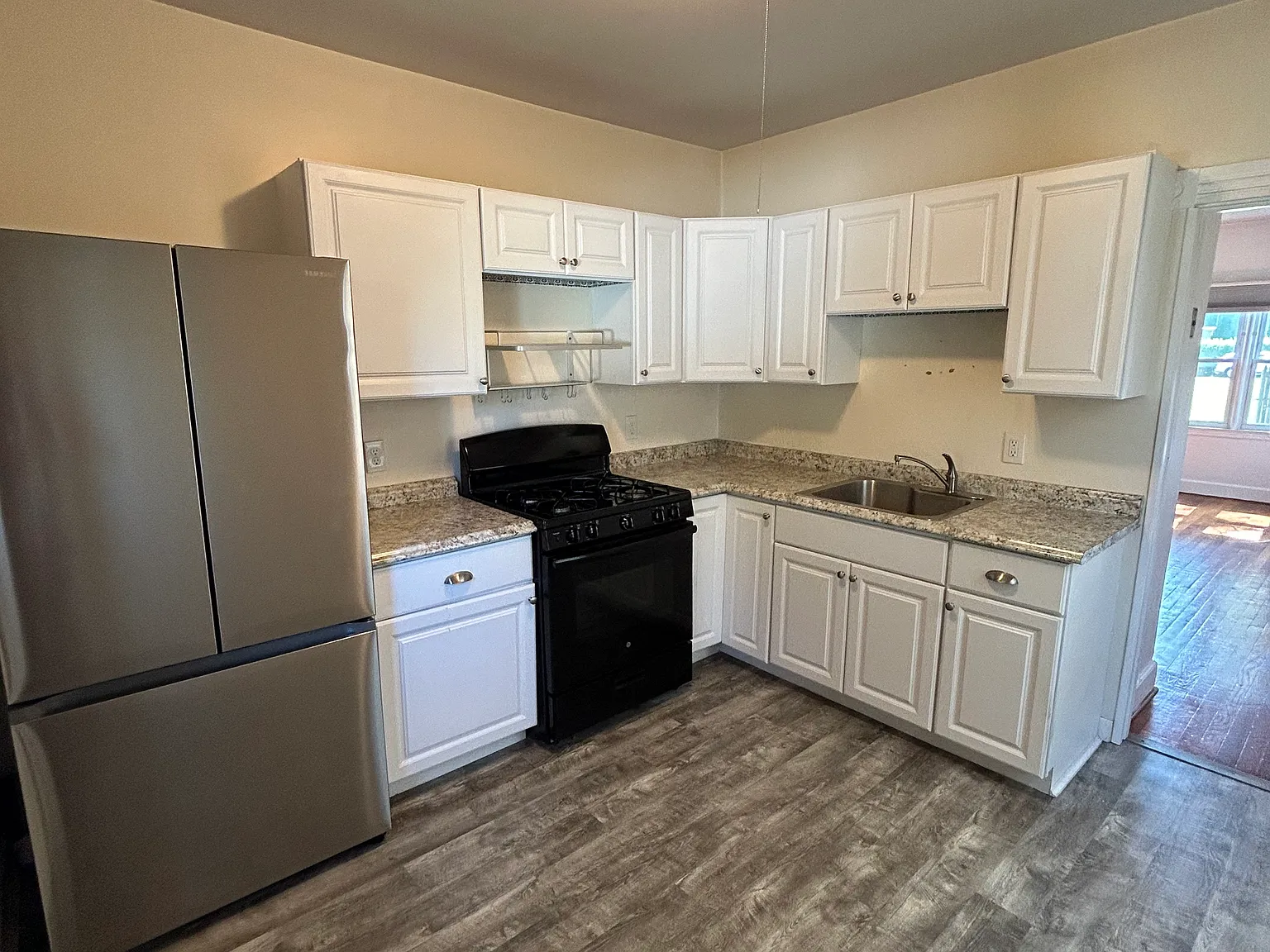 1 bed, 800 sqft, $1,900 — Photo 1