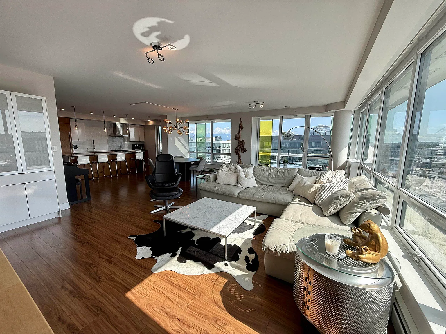 2 bed, 1720 sqft, $7,999 — Photo 3