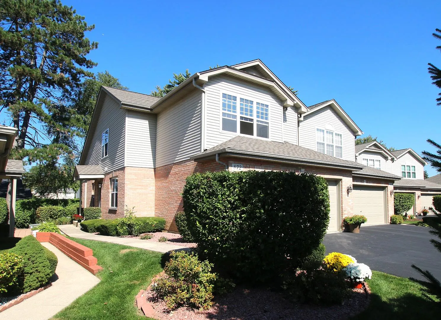 872 Rosebud Ct photo 1