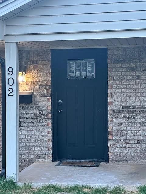 2nd image of 902 Amity Ln