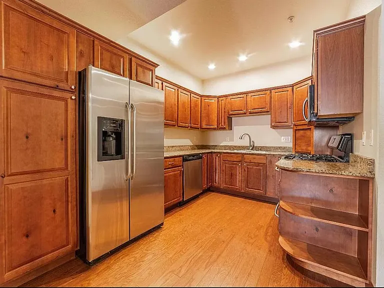 Silverleaf Dr — Photo 5