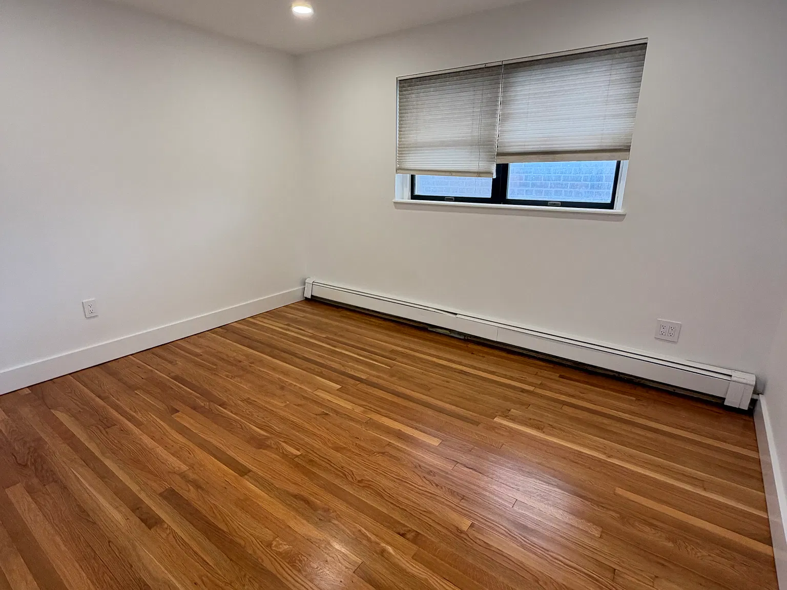 2 bed, 1000 sqft, $3,200 — Photo 4