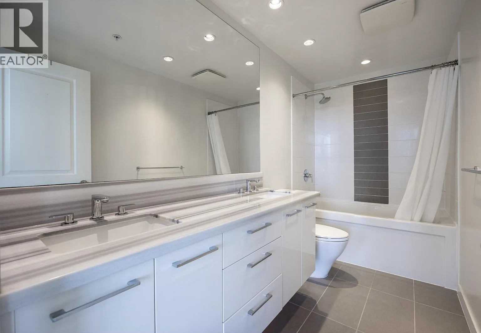 2 bed, 859 sqft, $2,680 — Photo 3