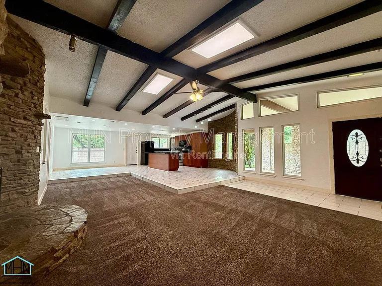 100 Bluet Ln — Photo 5