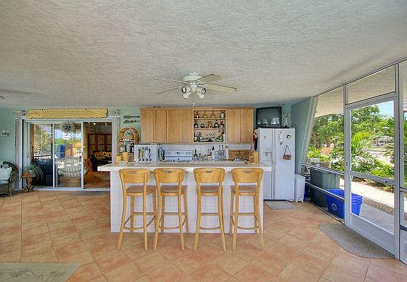 5th image of 199 Kahiki Dr