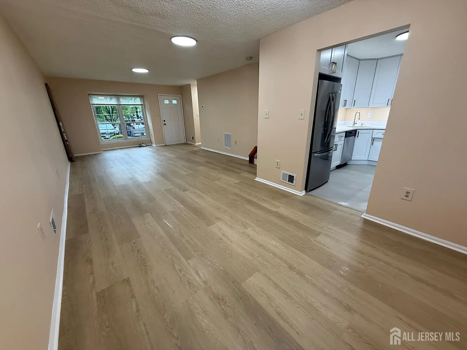 3 bed, 2.5 bath, $3,300 — Photo 4