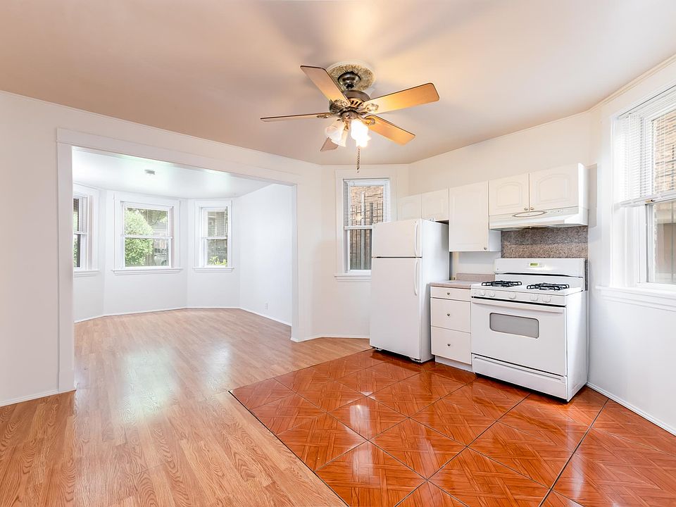1st image of 3342 N Hamlin Ave #G