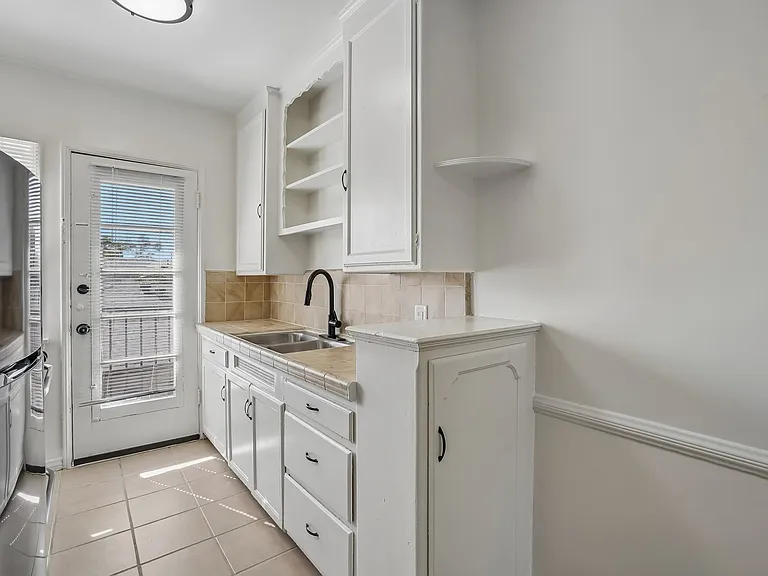 1153 Masselin Ave #4 — Photo 7