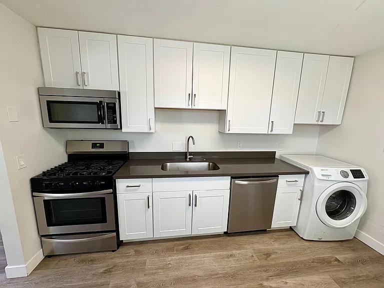 217 N Elm St #E — Photo 10