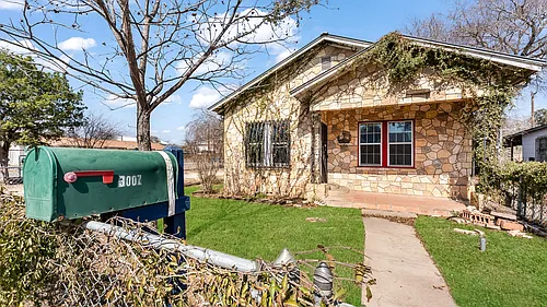3007 W Gerald Ave Photo 1