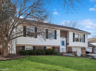 445 Red Bridge Rd, Lake Zurich, IL 60047