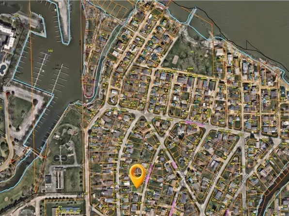 220 Overlook Rd, Huron, OH 44839