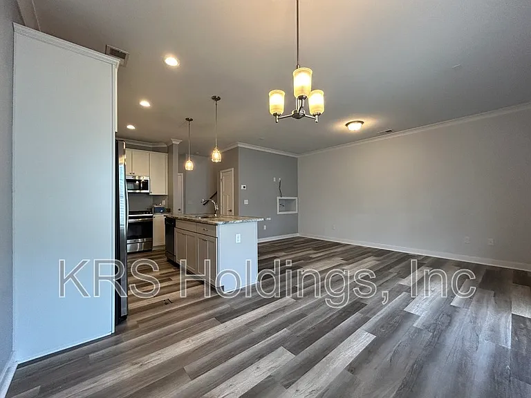 4724 Kilby Dr — Photo 3