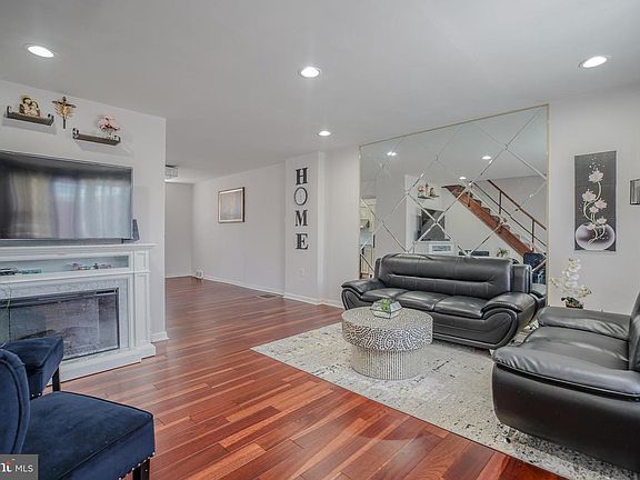 4th image of 5821 Oxford Ave