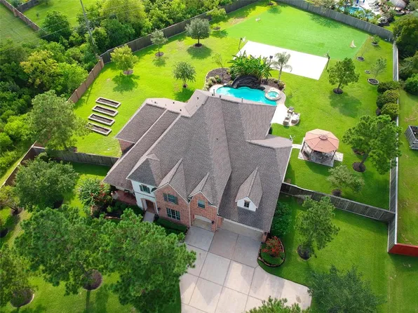 7 Compton Manor Dr, Spring, TX 77379