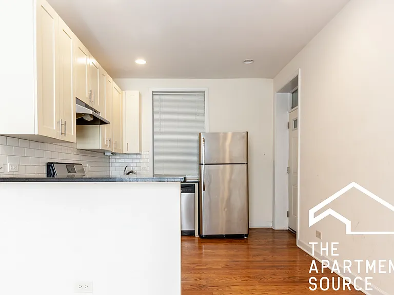 853 W Cornelia Ave #1N — Photo 3