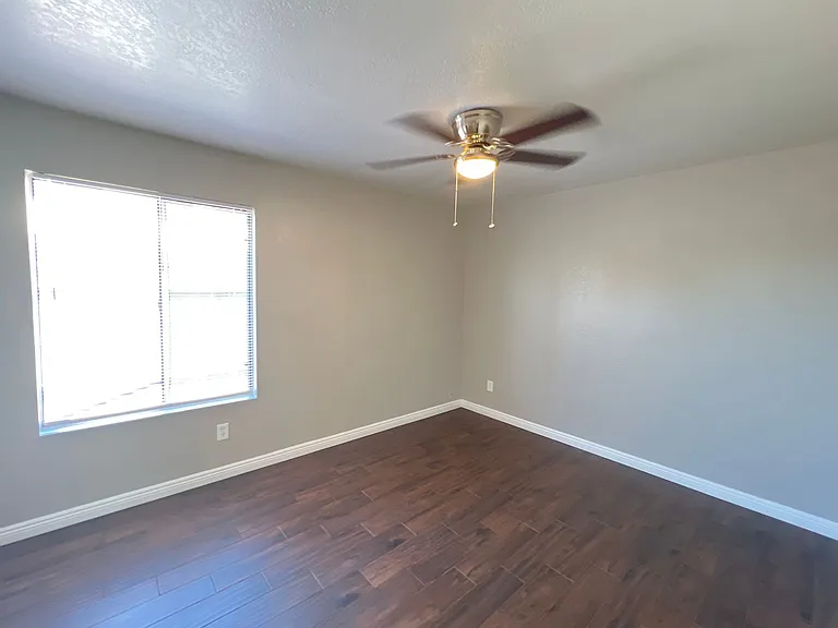 6811 Klamath Way — Photo 9