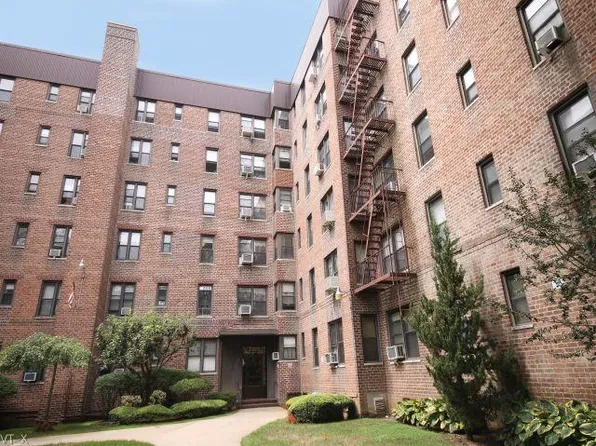 2220 Burnett St APT 2F, Brooklyn, NY 11229