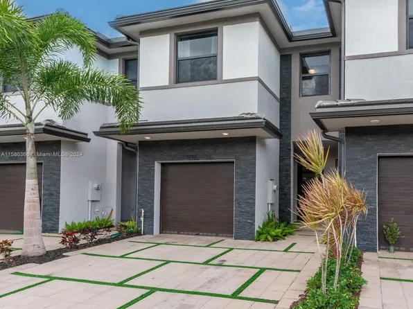 15824 NW 91st Ct, Miami Lakes, FL 33018