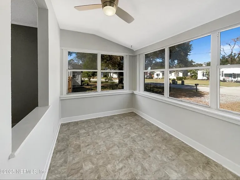 4610 Cedarwood Rd — Photo 2