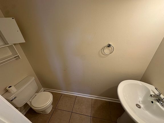 5th image of 3910 Venetian Cir