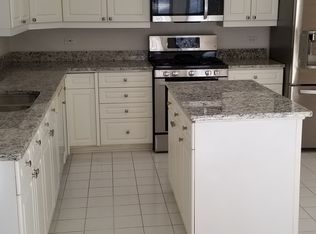 1481 Laurel Oaks Dr, Streamwood, IL