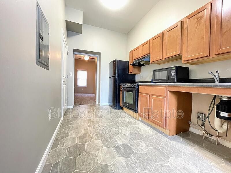 1st image of 225 W Steins St #1F
