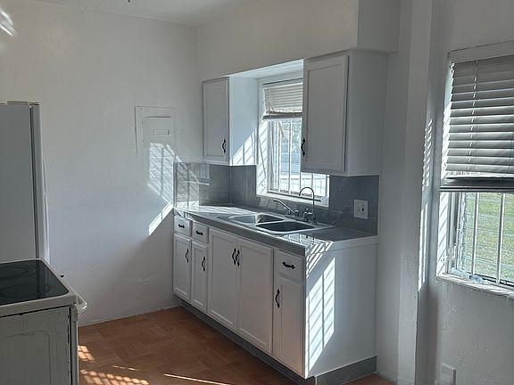 4th image of 1570 NW 125th St