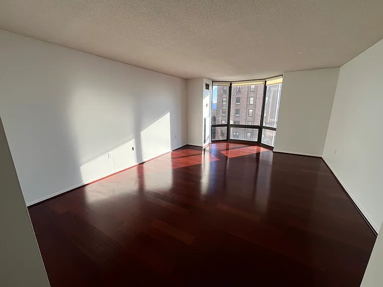 2020 Walnut St #9M — Photo 2