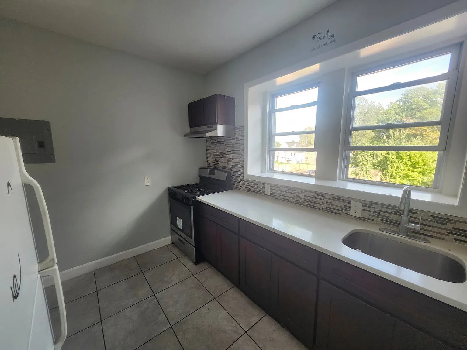 132 N Grove St — Photo 2