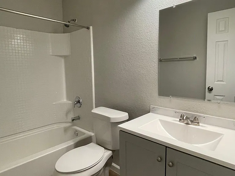 9621 Polk Ave — Photo 12