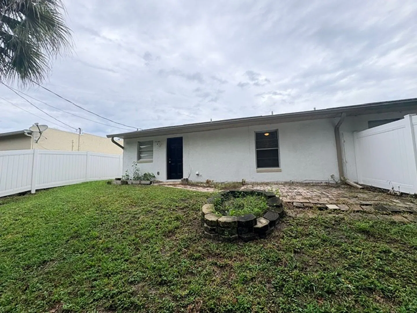 Clean & Cute 2/2 duplex in Edgewater, FL. — Photo 2