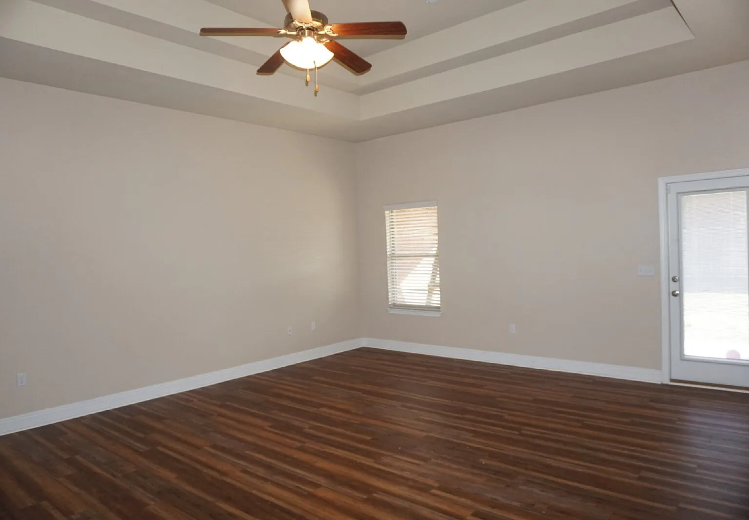 4 bed, 2.5 bath, 2305 sqft, $2,100 — Photo 3