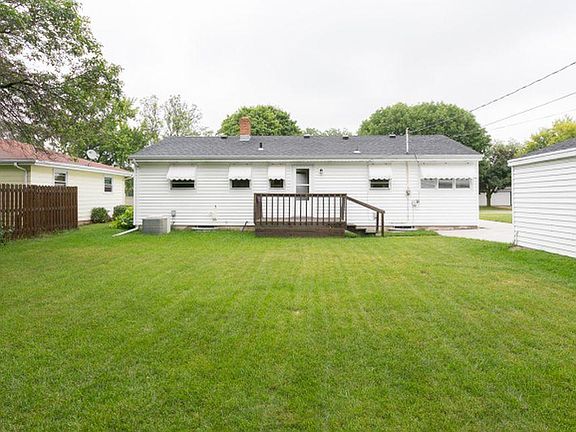 2nd image of 1063 Campbell St