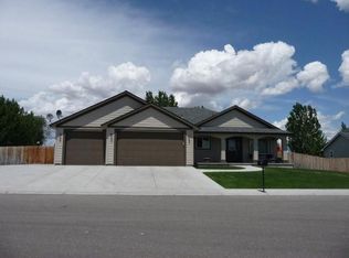 200 NE Greystone Loop, Mountain Home, ID 83647