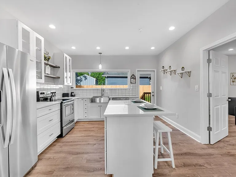 103 Dix St — Photo 6