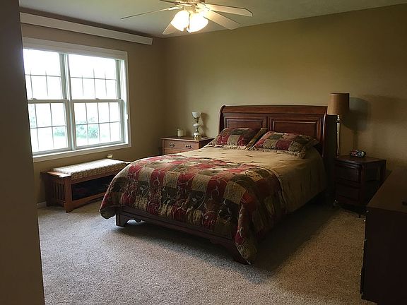 Mater Bedroom - Main Floor