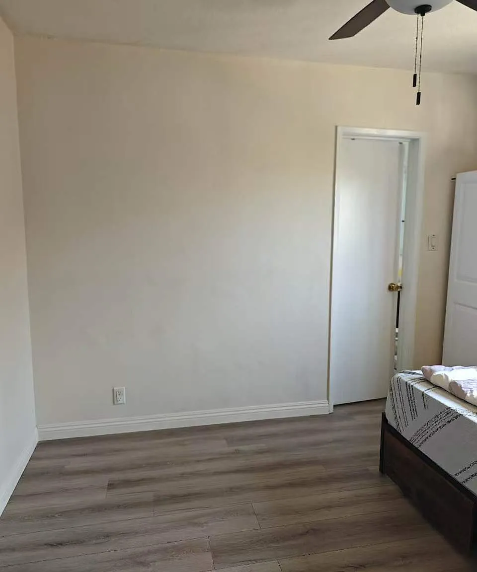 5 bed, 2024 sqft, $5,500 — Photo 2