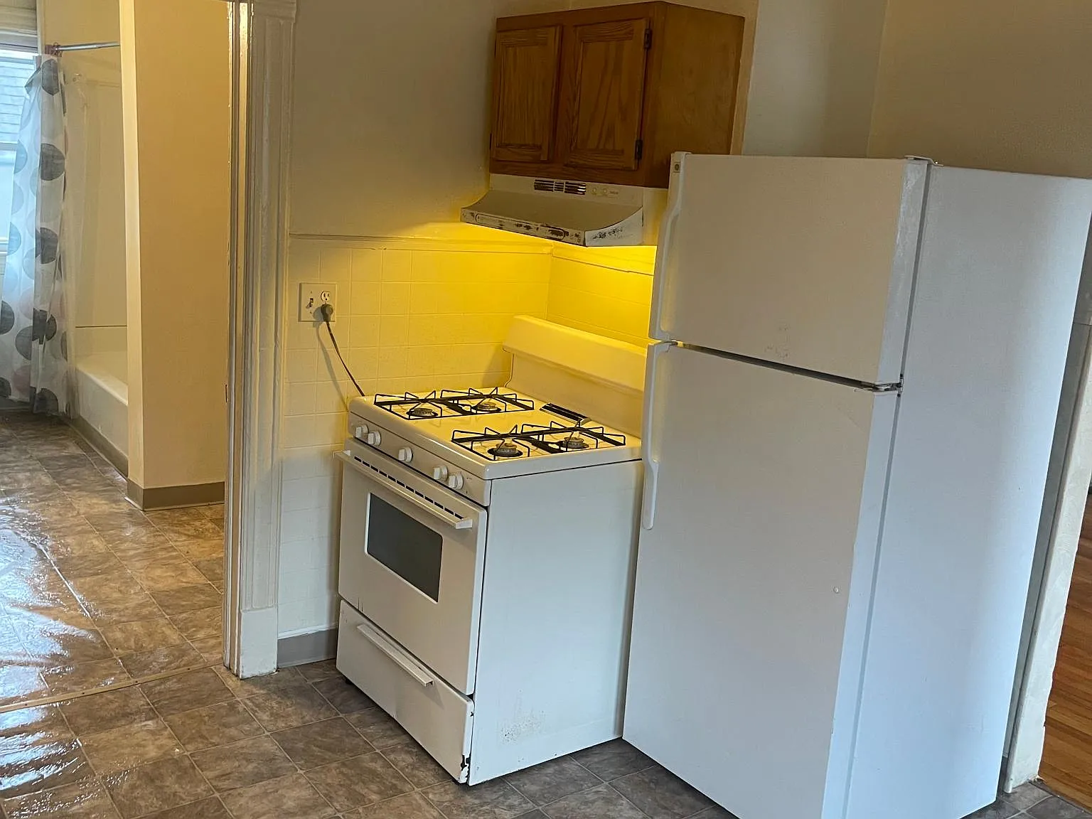 3 bed, $1,200 — Photo 2