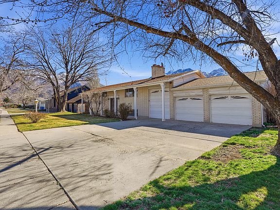 3rd image of 2470 E Camelback Rd S