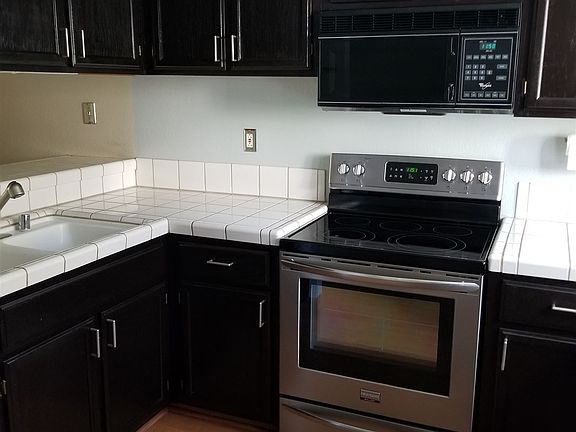 4th image of 1078 Summershore Ct