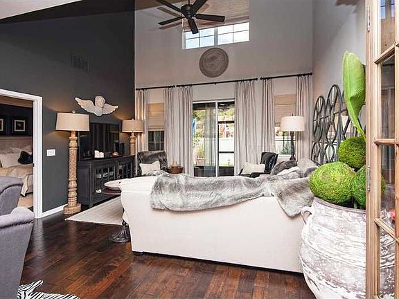 4th image of 429 Livorno Way