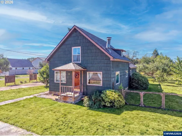 320 E Blakely Ave, Brownsville, OR 97327