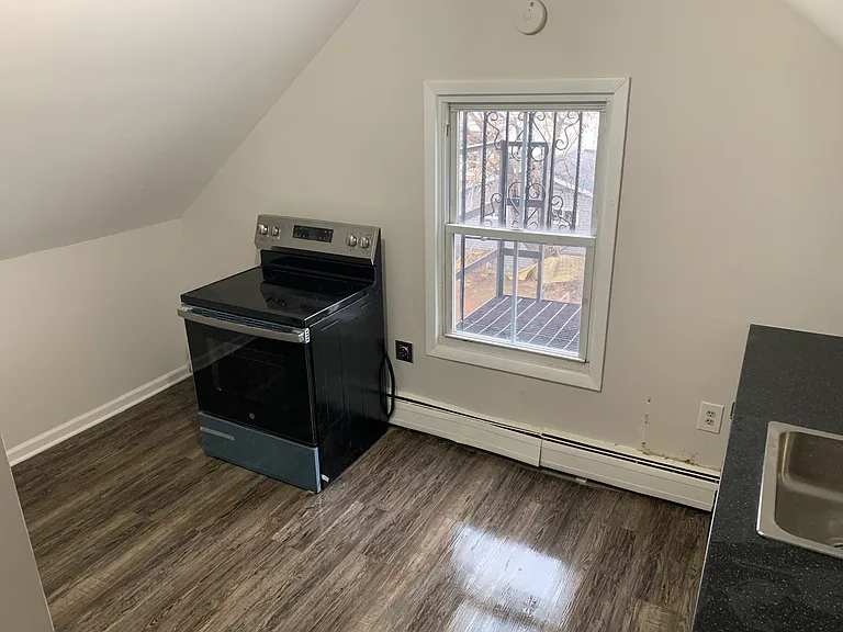 233 Pine St #3 — Photo 15