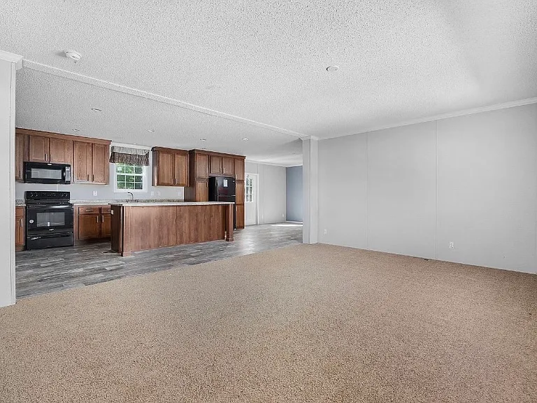 8376 Huntington Ct — Photo 3