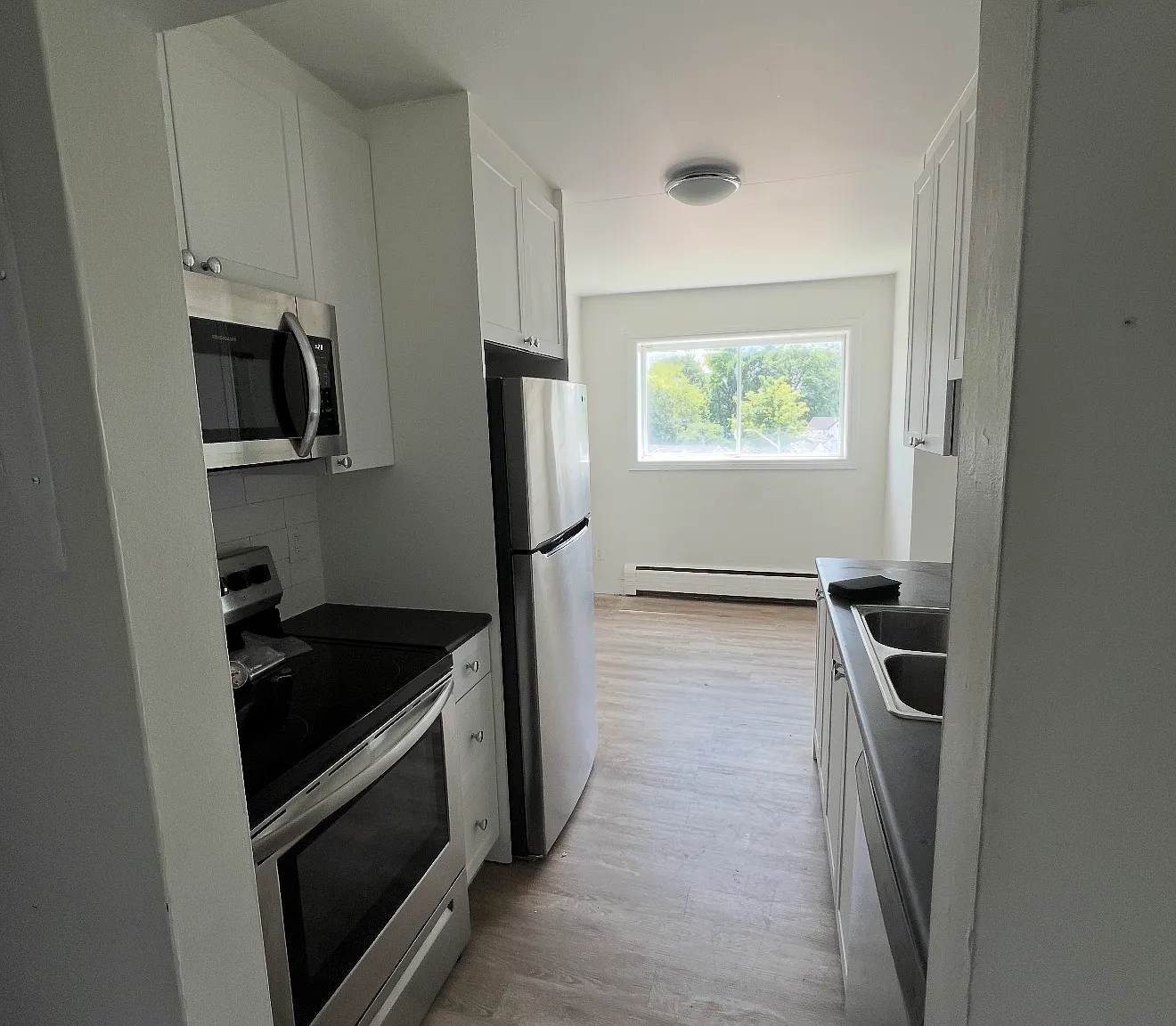 784 Hughson Street Woodstock — Photo 4
