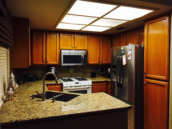4th image of 985 Vintage Oak Ave
