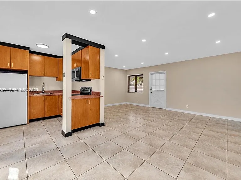 707 S 19th Ave #9 — Photo 8