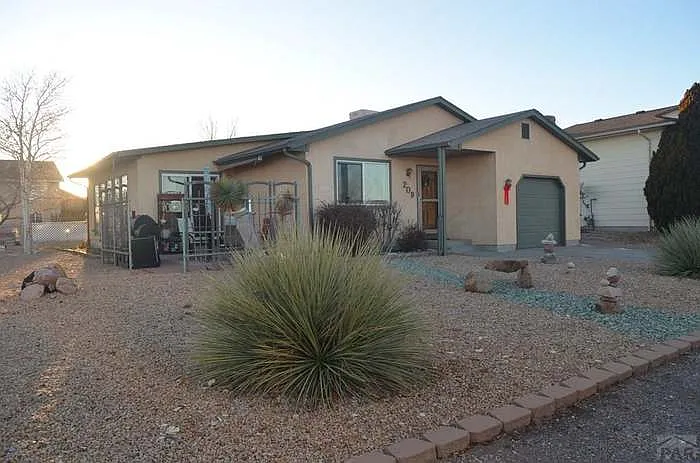 209 S Dacona Dr — Photo 3